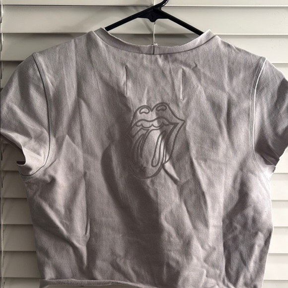 SMFK Gray Graphic Reflective Crop Top - Picture 3 of 3